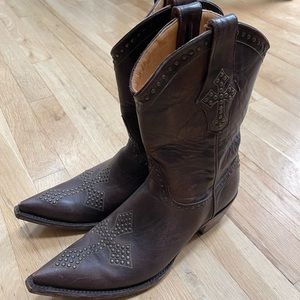 Old Gringo Women’s Boots, vintage, size 9.5, brown with brown studs, steel toe